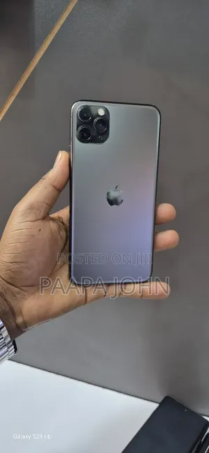 Photo - Apple iPhone 11 Pro Max 64 GB Black