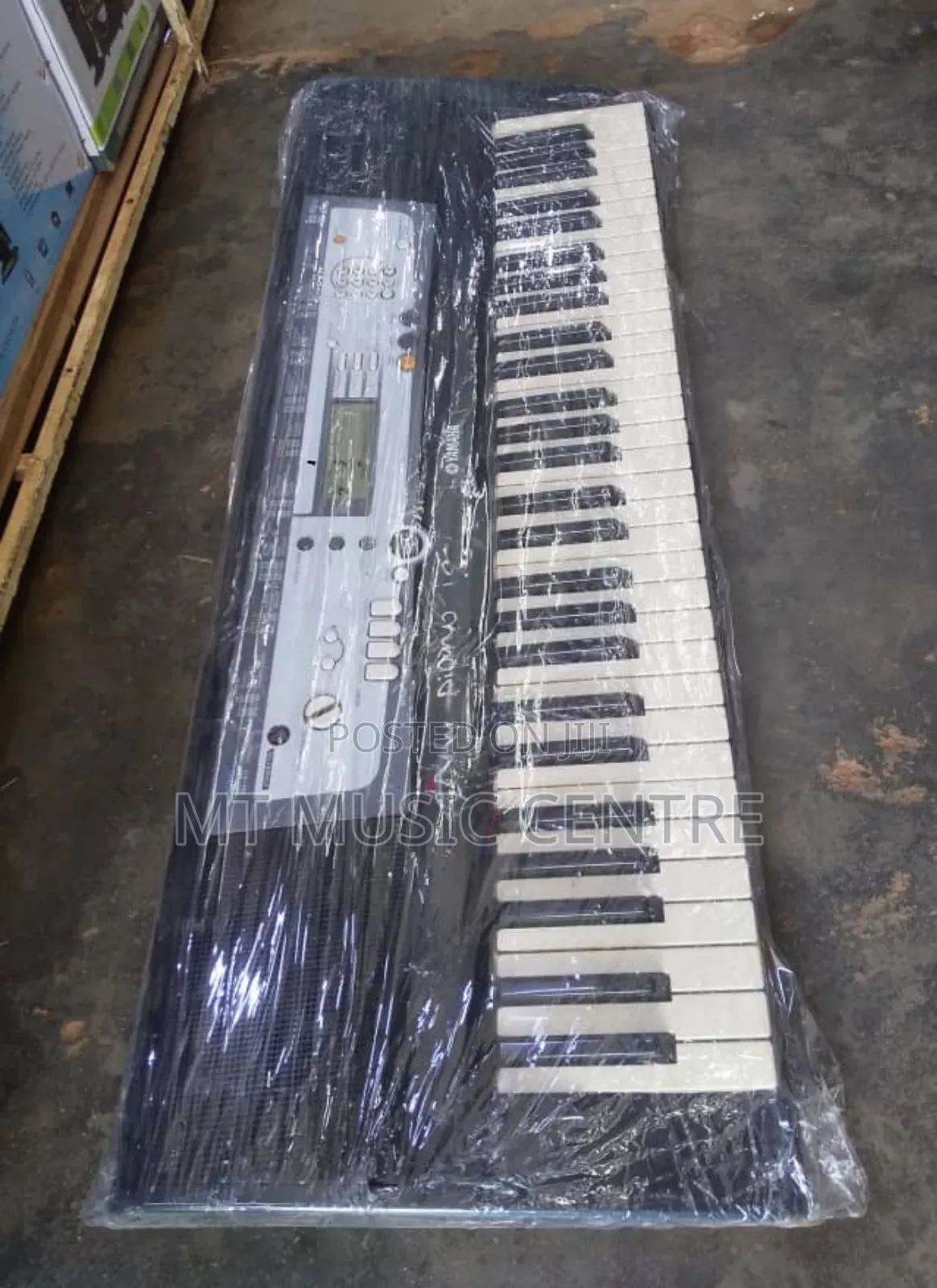 Yamaha PSR E-213 Keyboard