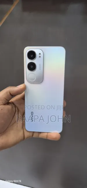 Photo - Vivo Y19 128 GB Silver