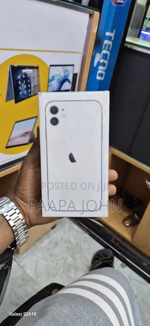 Photo - New Apple iPhone 11 128 GB White