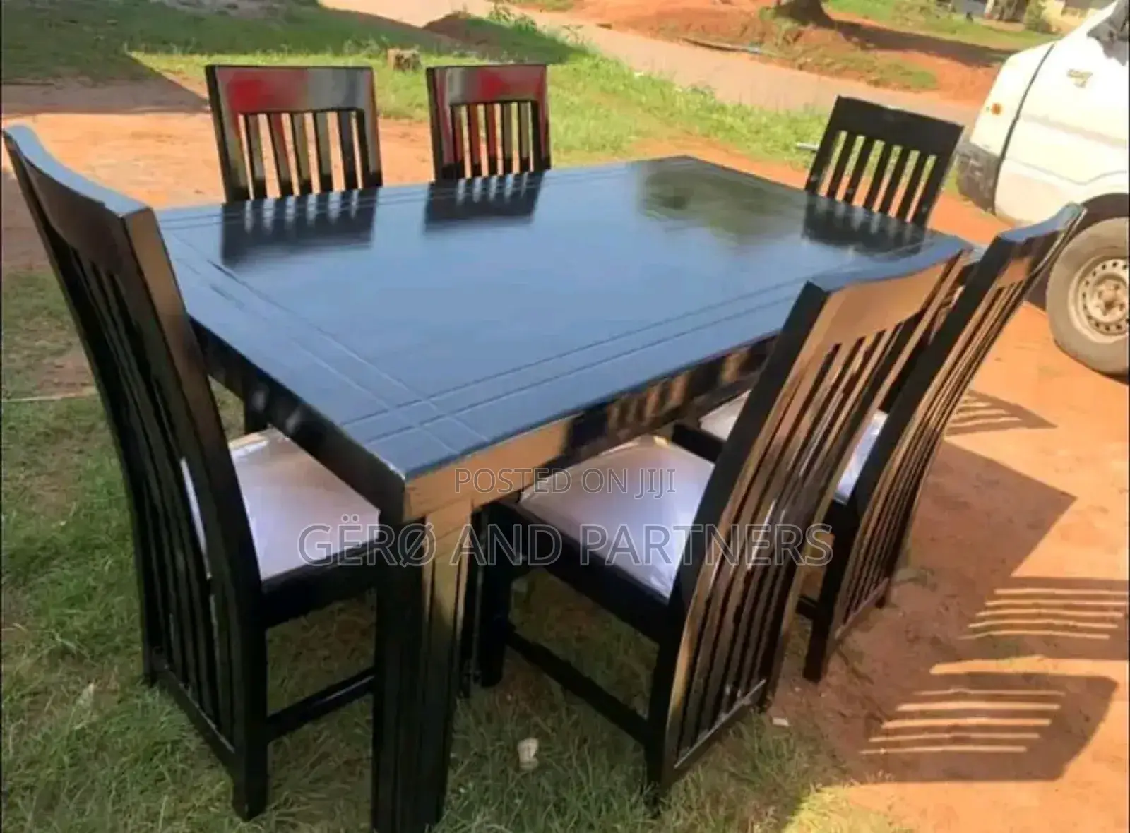 Queens Dining Table