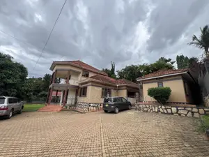 5bdrm House in Kyambogo, Central Division for sale