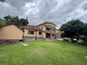 5bdrm House in Kyambogo, Central Division for sale