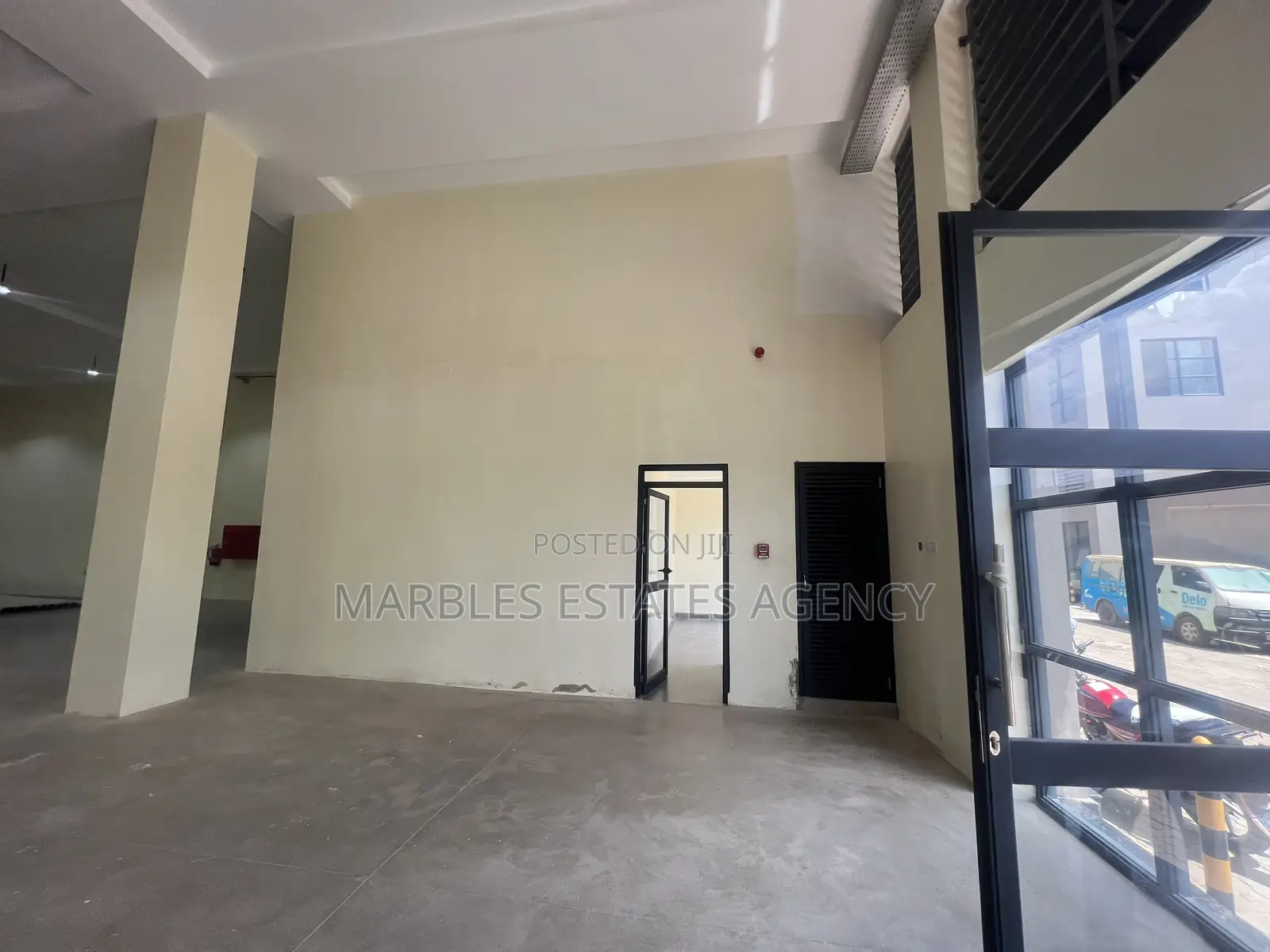 Warehouse and Showroom for Rent in at Industrial Area.