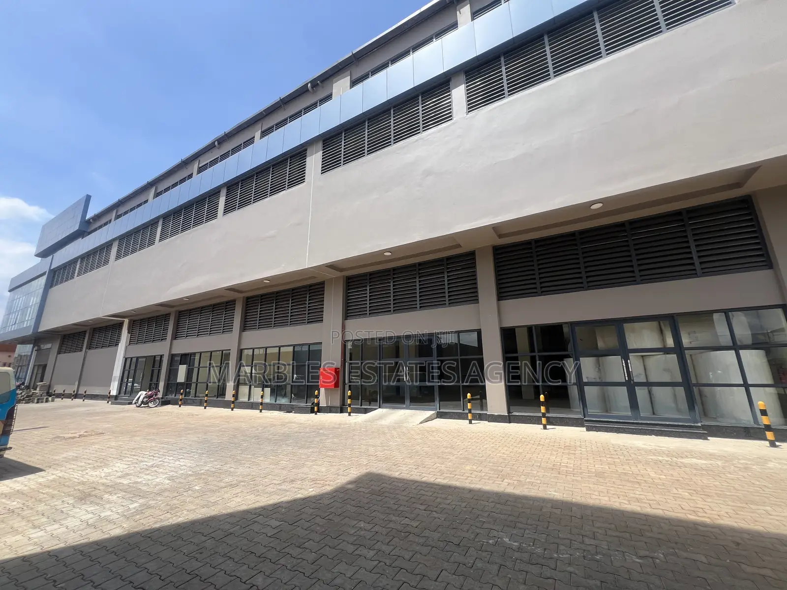 Warehouse and Showroom for Rent in at Industrial Area.