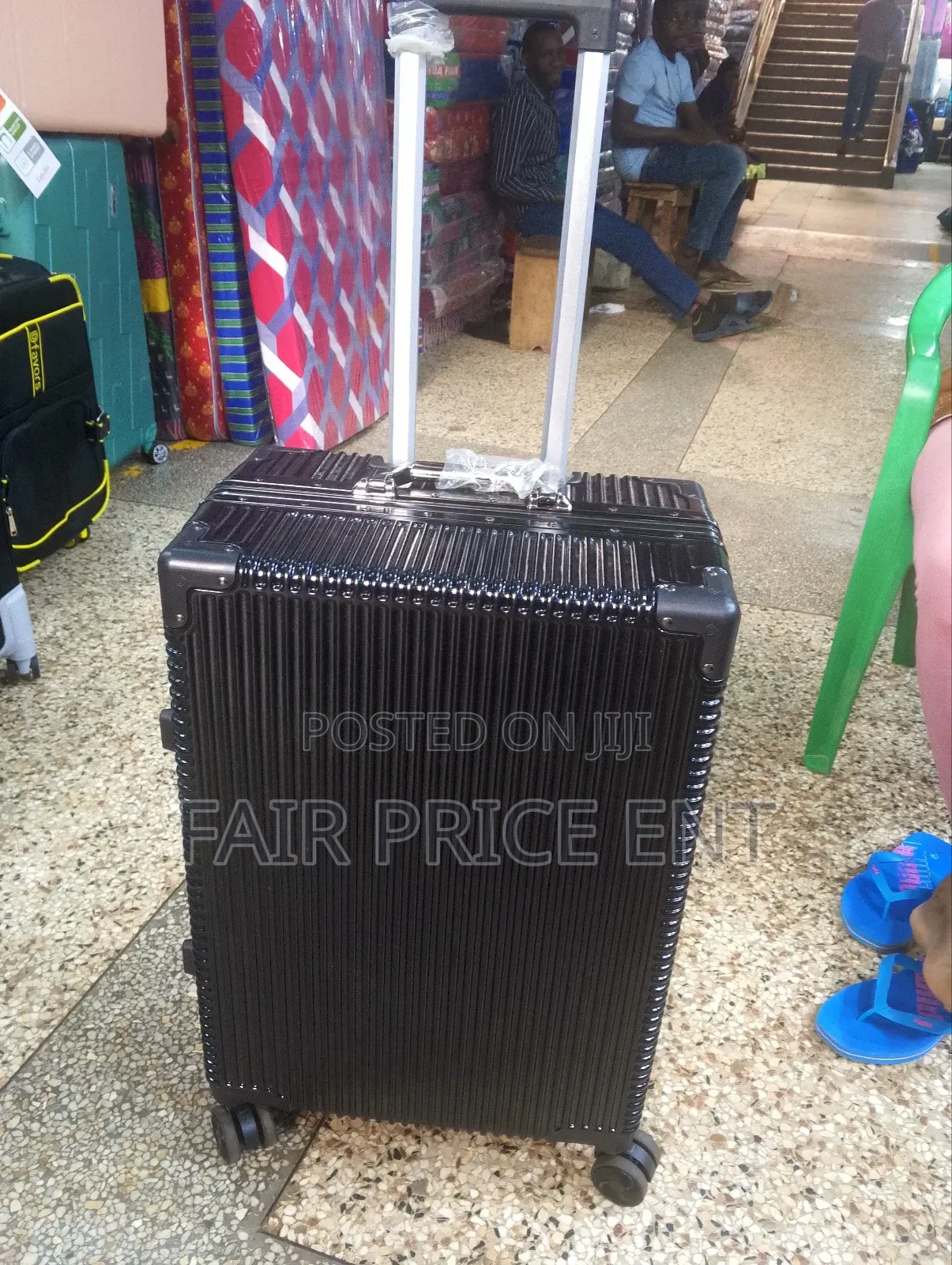 Noble Suitcase. Small ( Black)