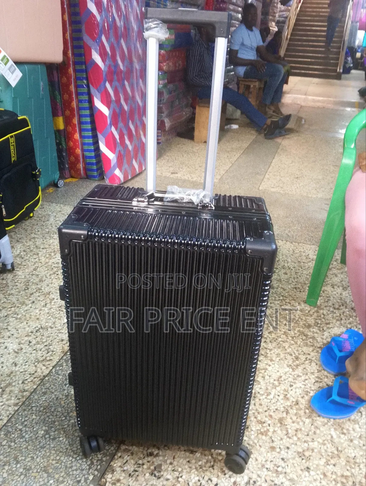 Noble Suitcase. Small ( Black)