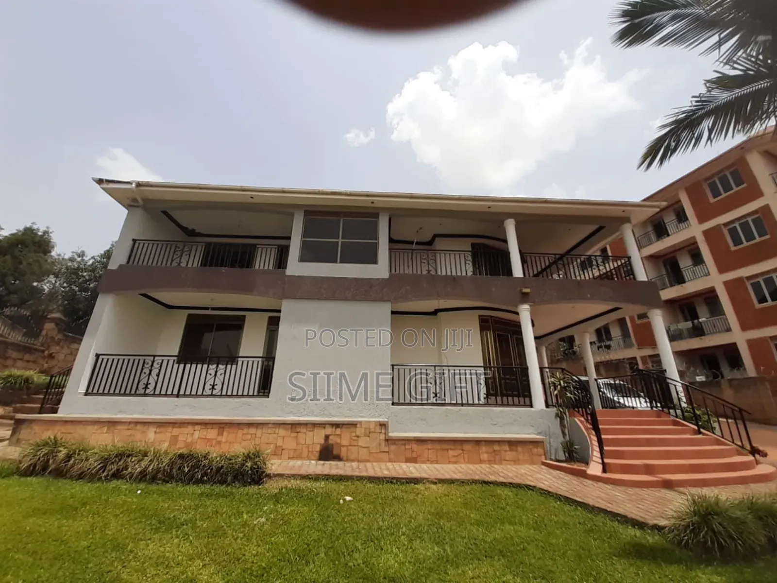 6bdrm Maisonette in Danrose Close, Central Division for sale