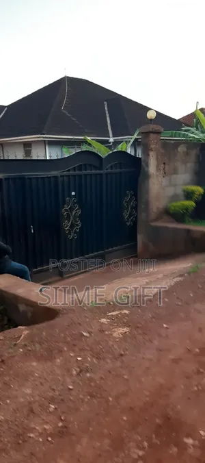 6bdrm Maisonette in Danrose Close, Central Division for sale