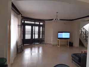 6bdrm Maisonette in Danrose Close, Central Division for sale