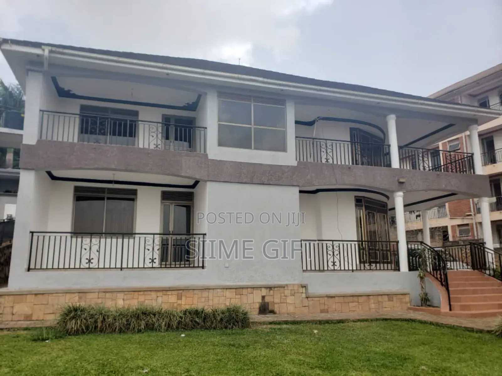 6bdrm Maisonette in Danrose Close, Central Division for sale