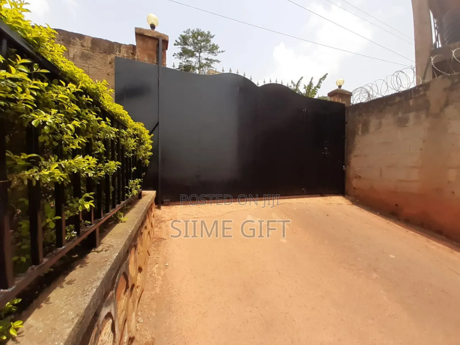 6bdrm Maisonette in Danrose Close, Central Division for sale