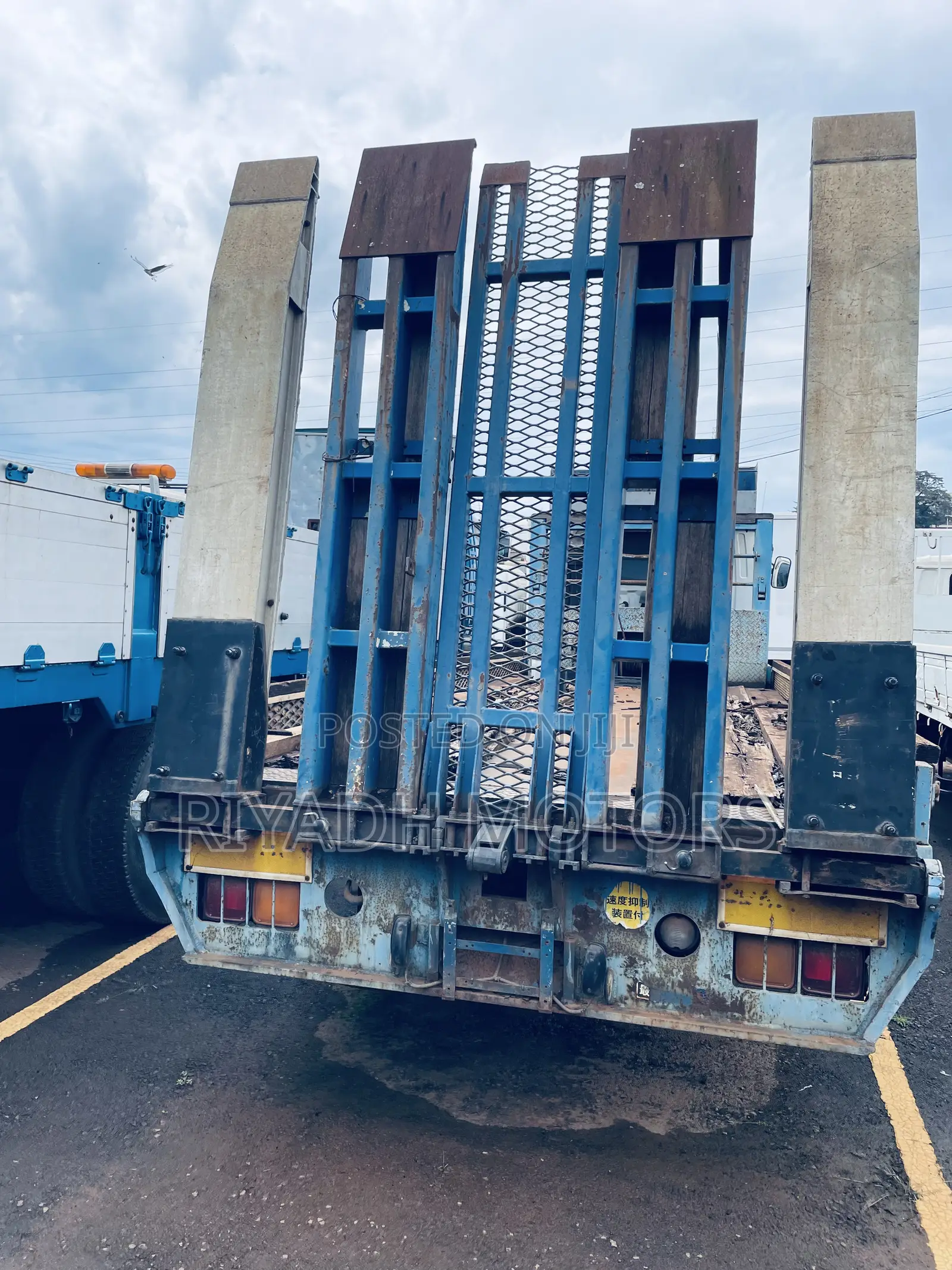 Isuzu Low Bed