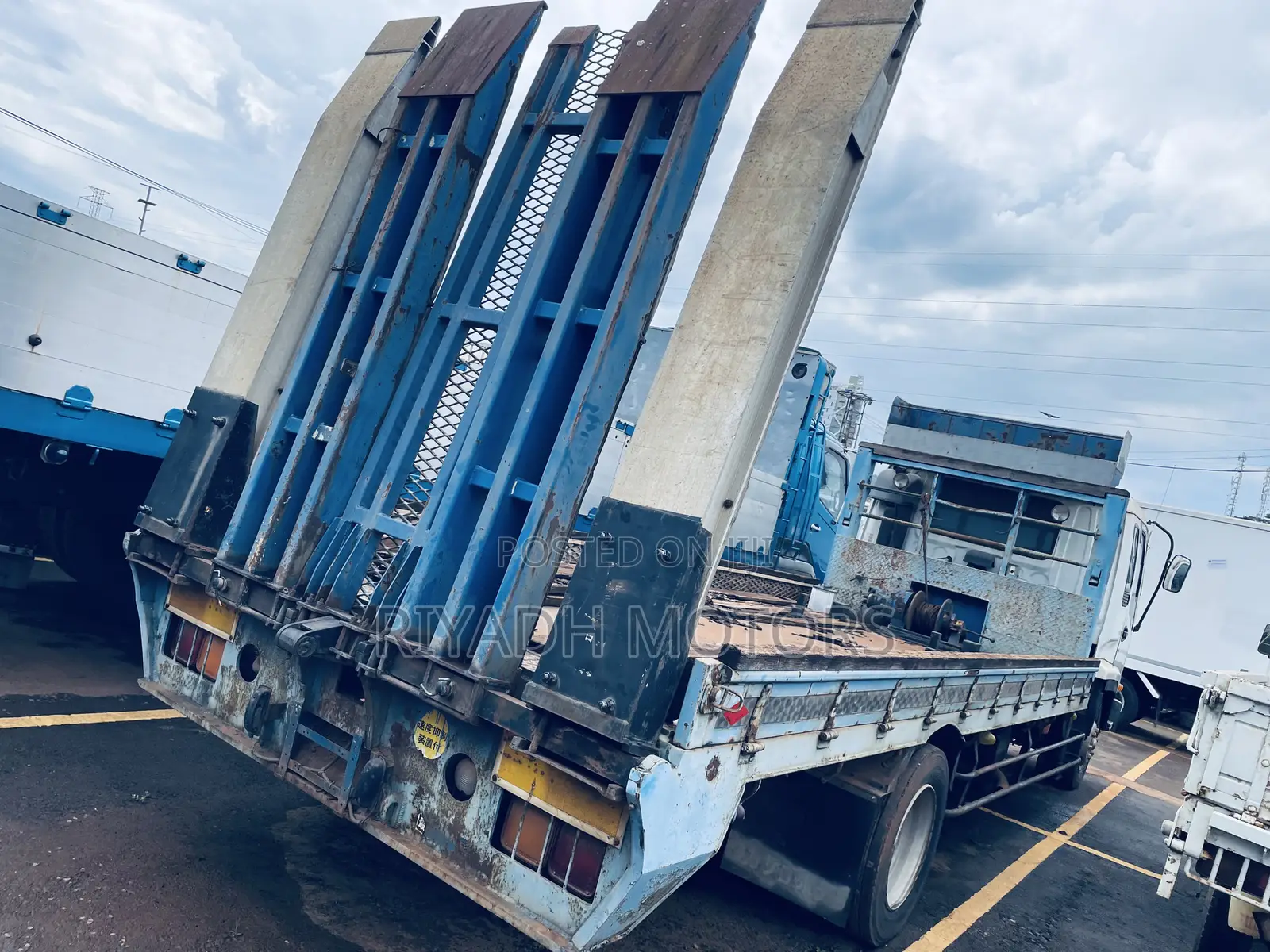 Isuzu Low Bed