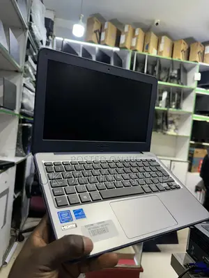 Laptop Asus VivoBook W202 4GB Intel Pentium HDD 60GB