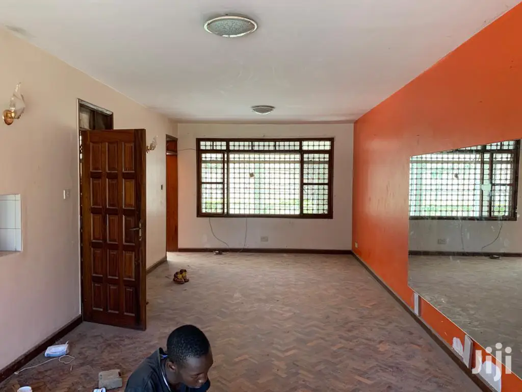 Town House In Kololo For Rent