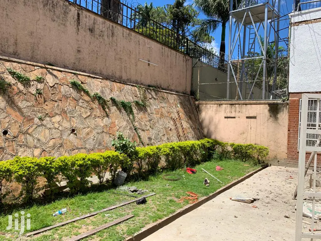 Town House In Kololo For Rent