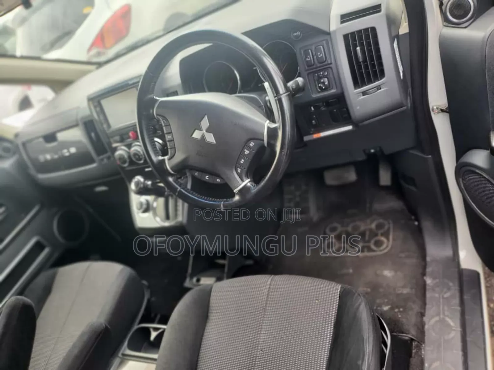Mitsubishi Delica 2012 White