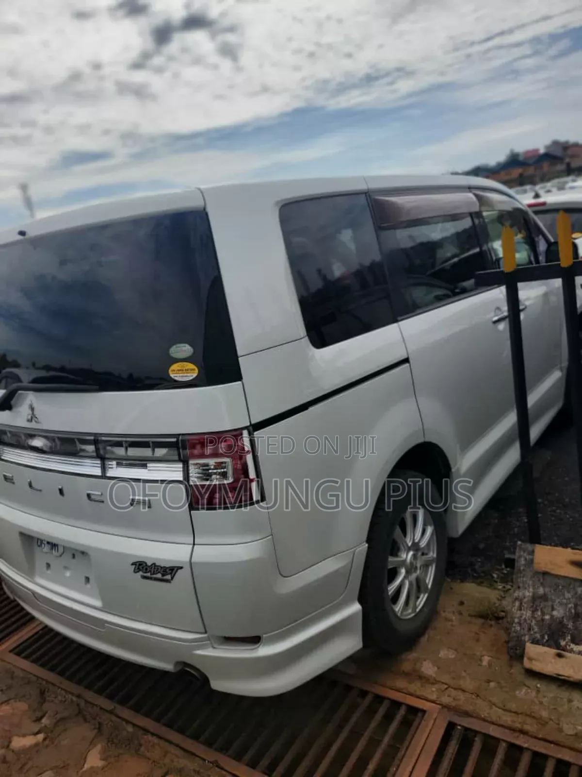 Mitsubishi Delica 2012 White