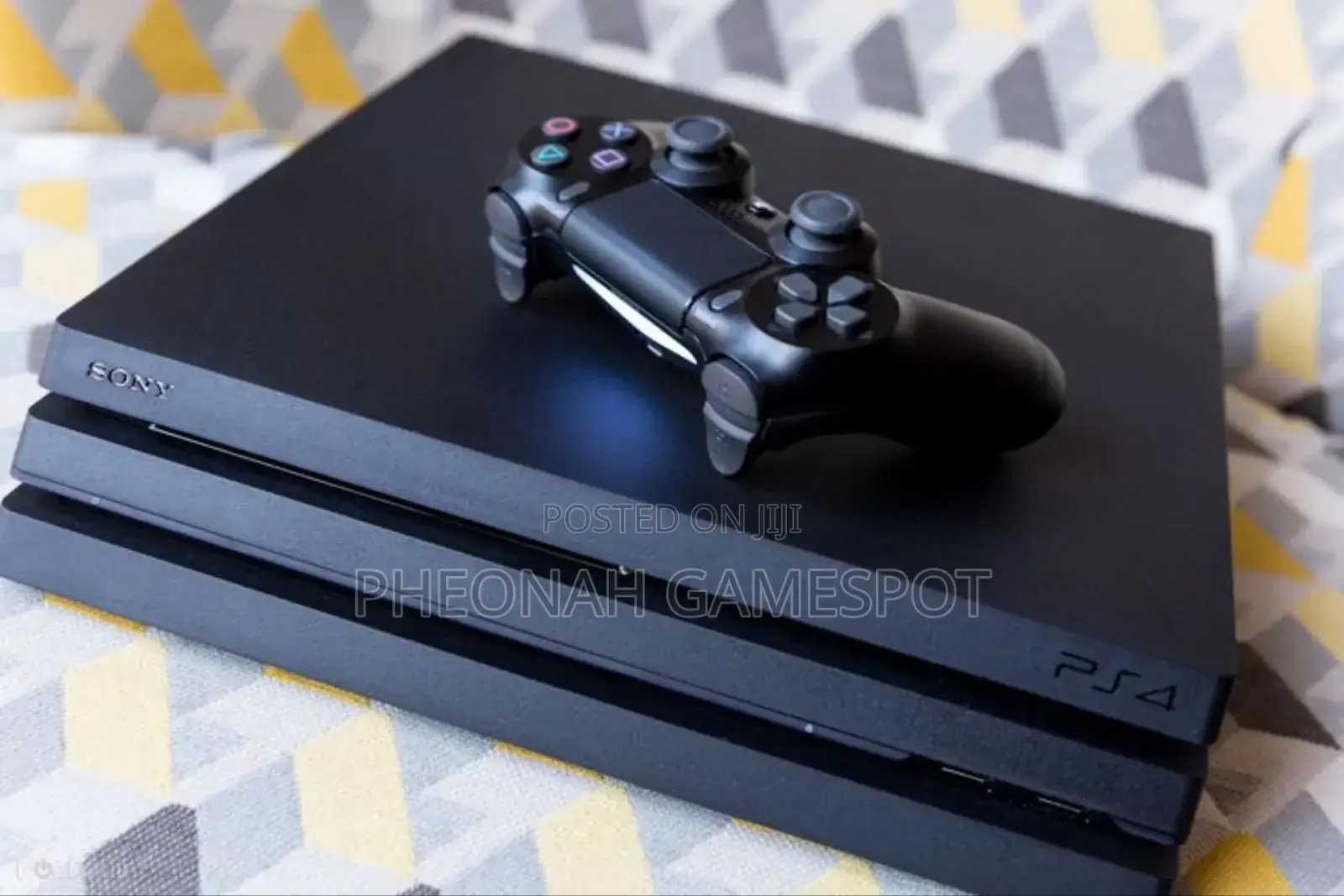 Playstation 4 Pro Jailbreaked 1tb, 25 Games 2 Controllers