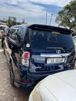 Toyota Corolla Rumion 2011 Blue