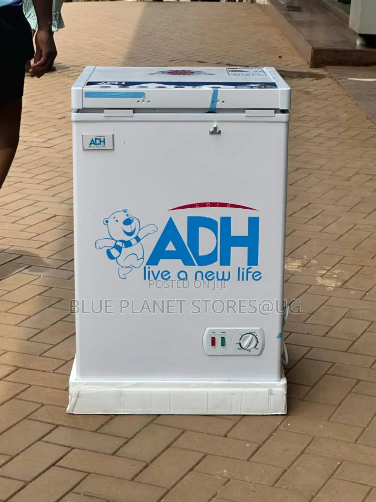 Adh 150litres Chest/Deep Freezers \\ Silver/Blue Color \\ Bd9015