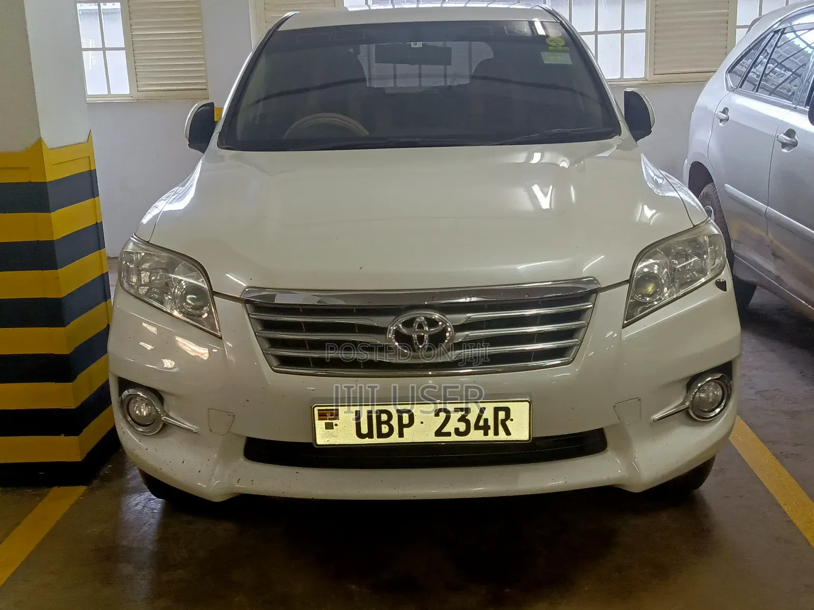 Toyota Vanguard 2010 White