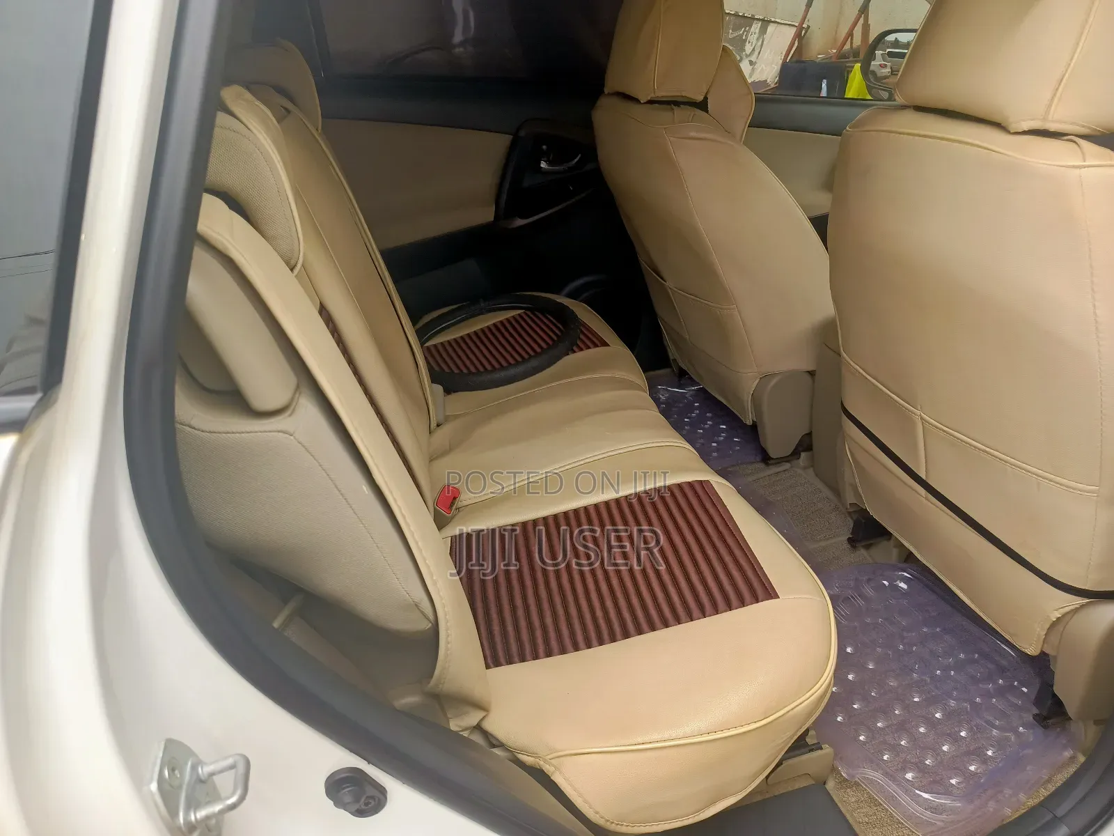 Toyota Vanguard 2010 White