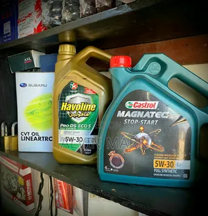 Photo - Castrol 5w-30 Fully Synthetic Oil