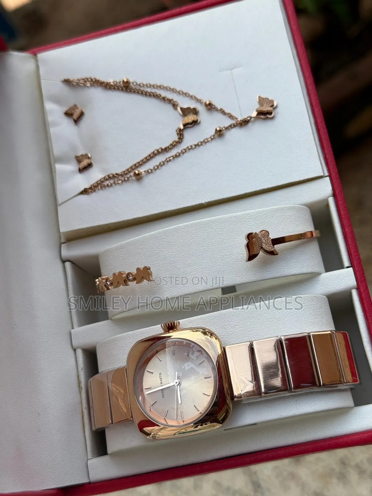 Hannah Martin Women's Wrist Gift Box Watch