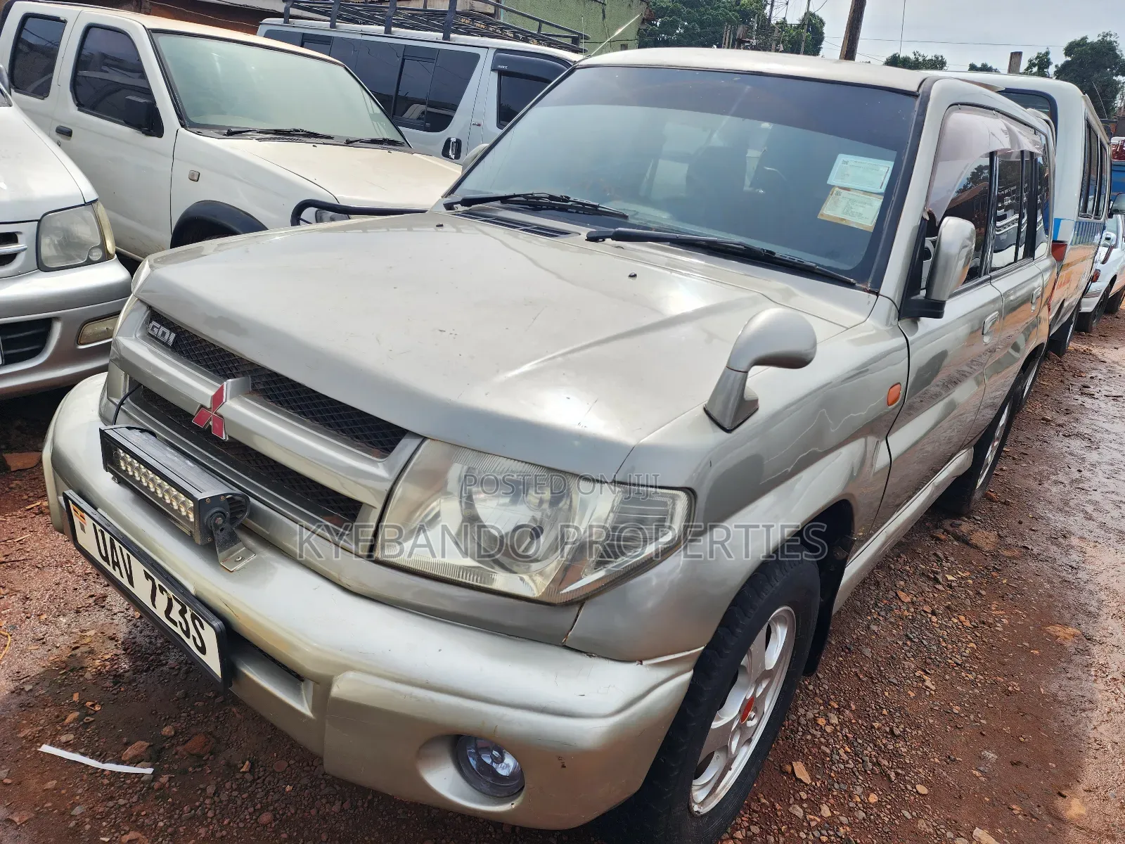 Mitsubishi Pajero IO 2000 Gold