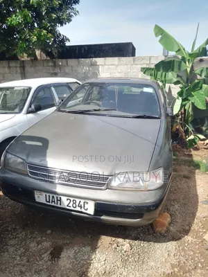 Photo - Toyota Carina 1.6 Break 1978 Green