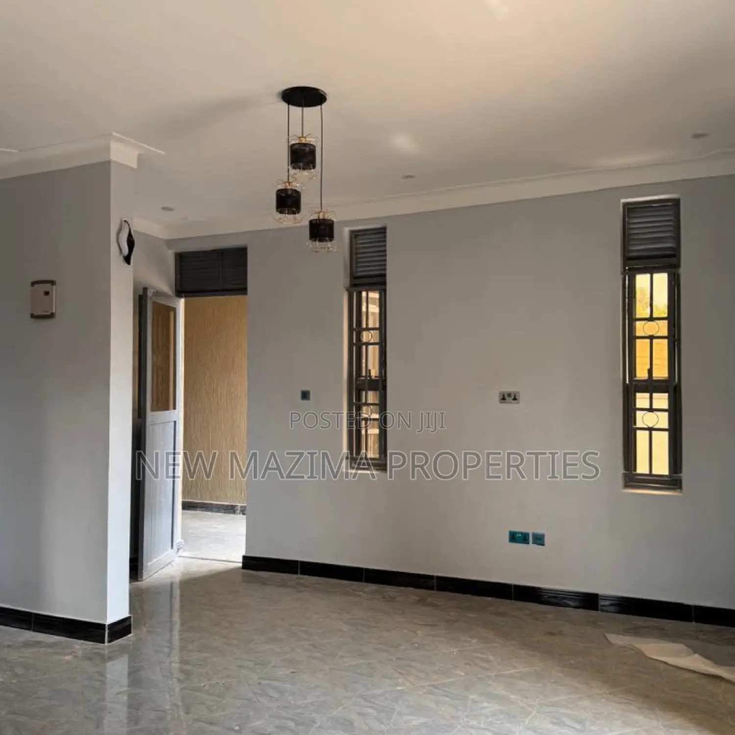 8bdrm Block of Flats in Seguku Ntebe Rd, Central Division for sale