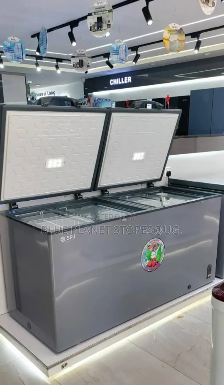 SPJ 660litres Double Door Chest/Deep Freezers \\ Cf660slw