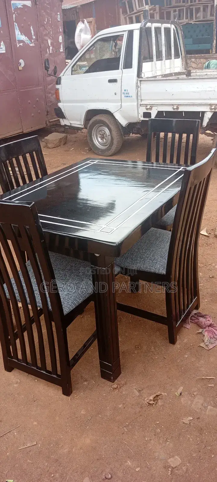 Same Quality Dining Set