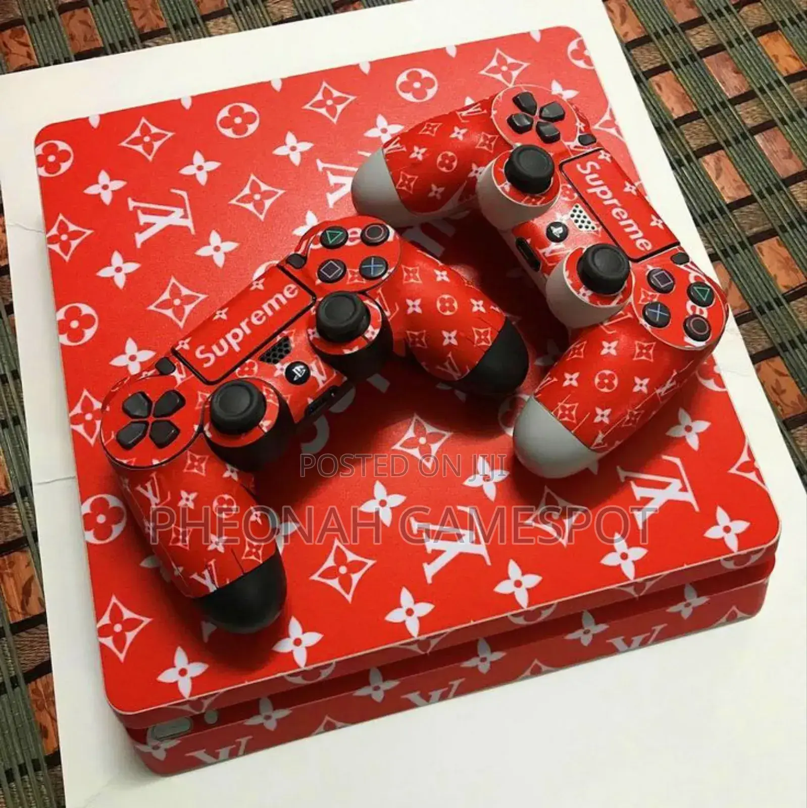 Playstation 4 Slim Chipped 12 Games and 2 Controllers