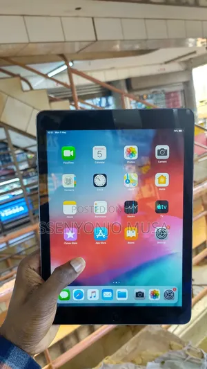 Photo - Apple iPad Air 16 GB Silver
