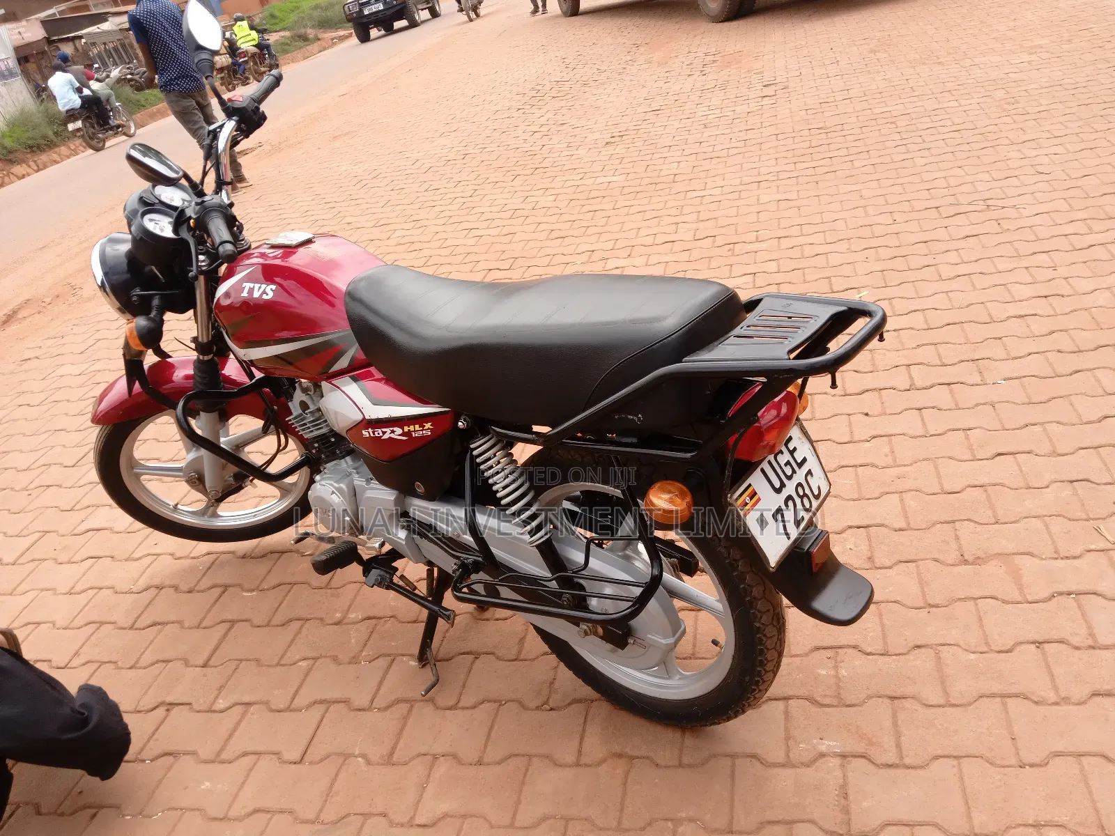 TVS HLX 125 2025 Red