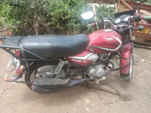TVS HLX 125 2021 Red
