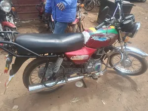 Bajaj Boxer 100 2017 Red