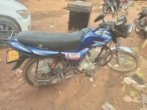 Bajaj Boxer 100 2023 Red