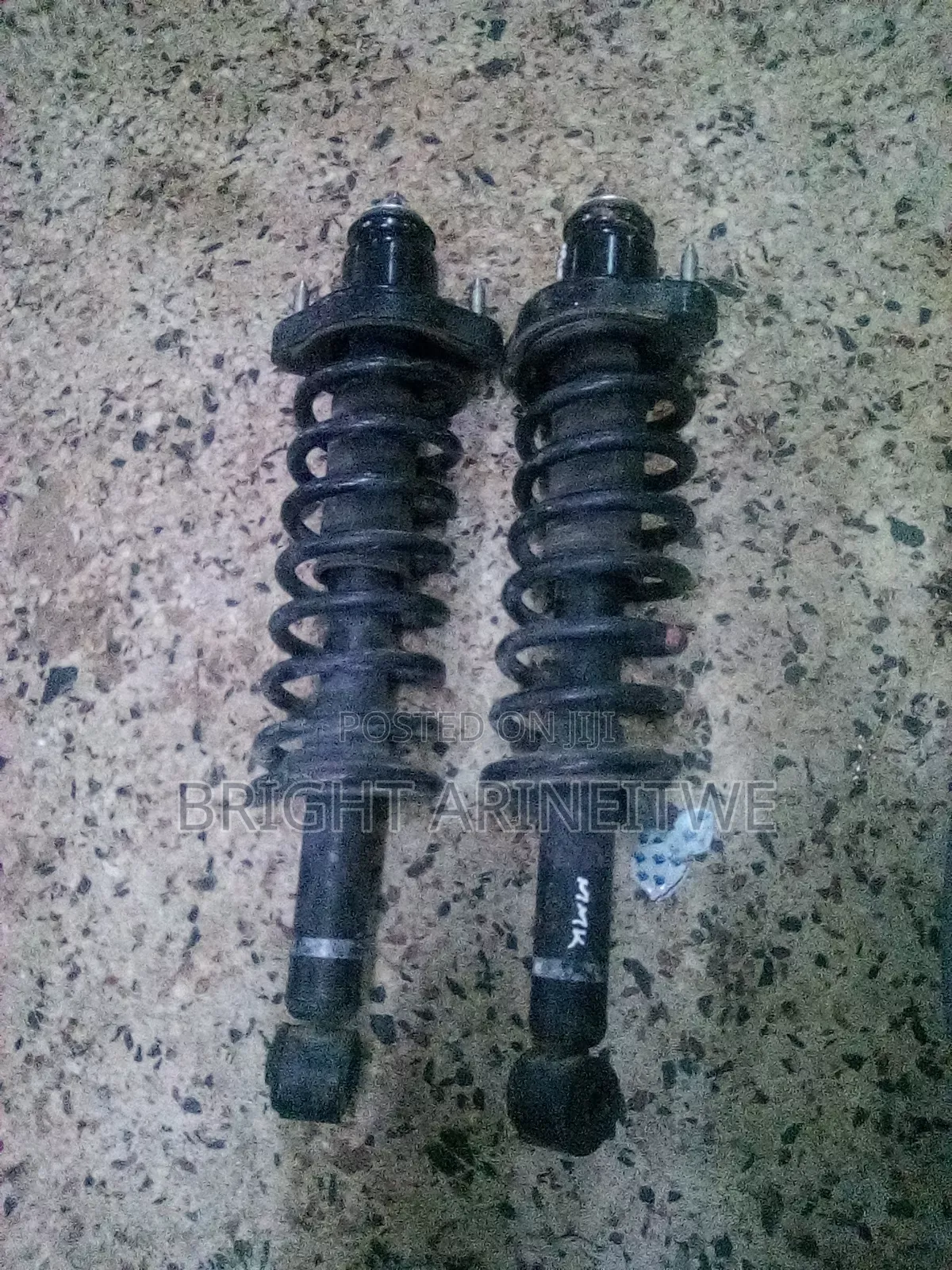 Rear Shock Absorbers of Mitshubishi Outlander.