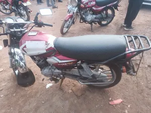 TVS HLX 125 2019 Red