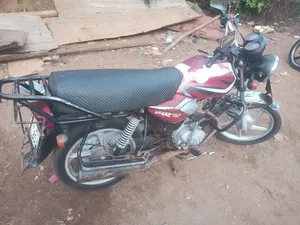 TVS HLX 125 2019 Red