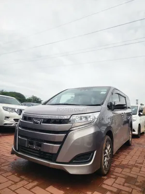 Photo - Toyota Noah 2.0 FWD (8 Seater) 2017 Beige