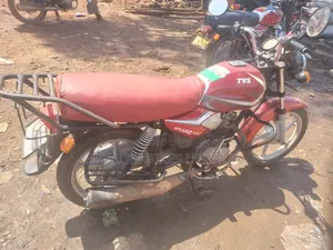 TVS HLX 125 2021 Red