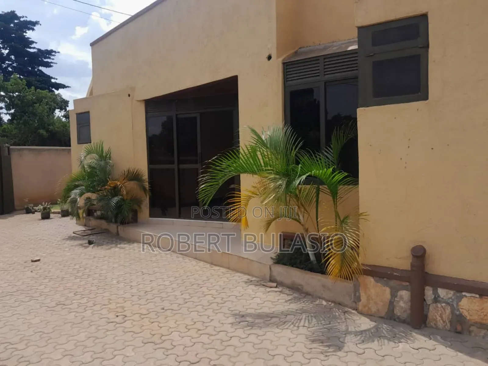 2bdrm House in Kira for rent