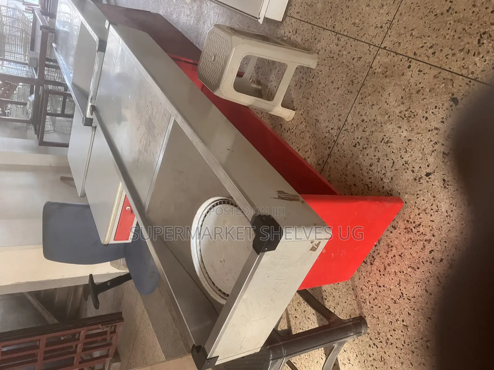 Supermarket Counter Used but Condition on Sale at 1800000