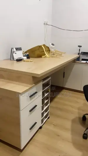 Modern Good/ Furniture Office /Desk / Office Table/ Modern