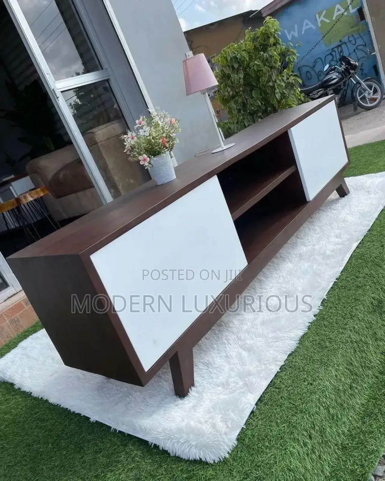 White and Price/Tv Stand Tv /Stand Tv Too Order /in Kampala Uganda /